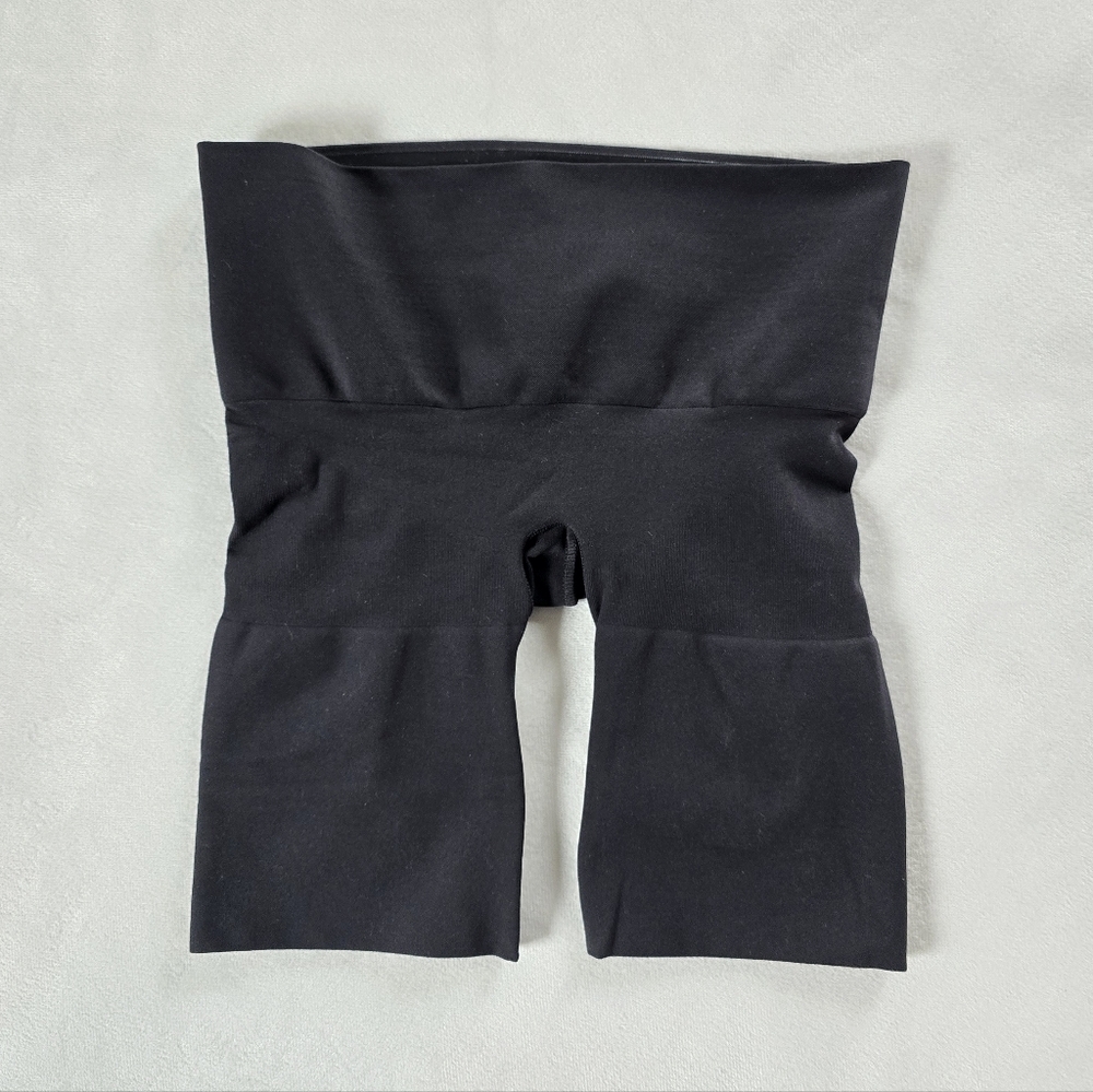 SKIMS▪️Everyday Sculpt Mid Thigh Seamless Shorts in Onyx